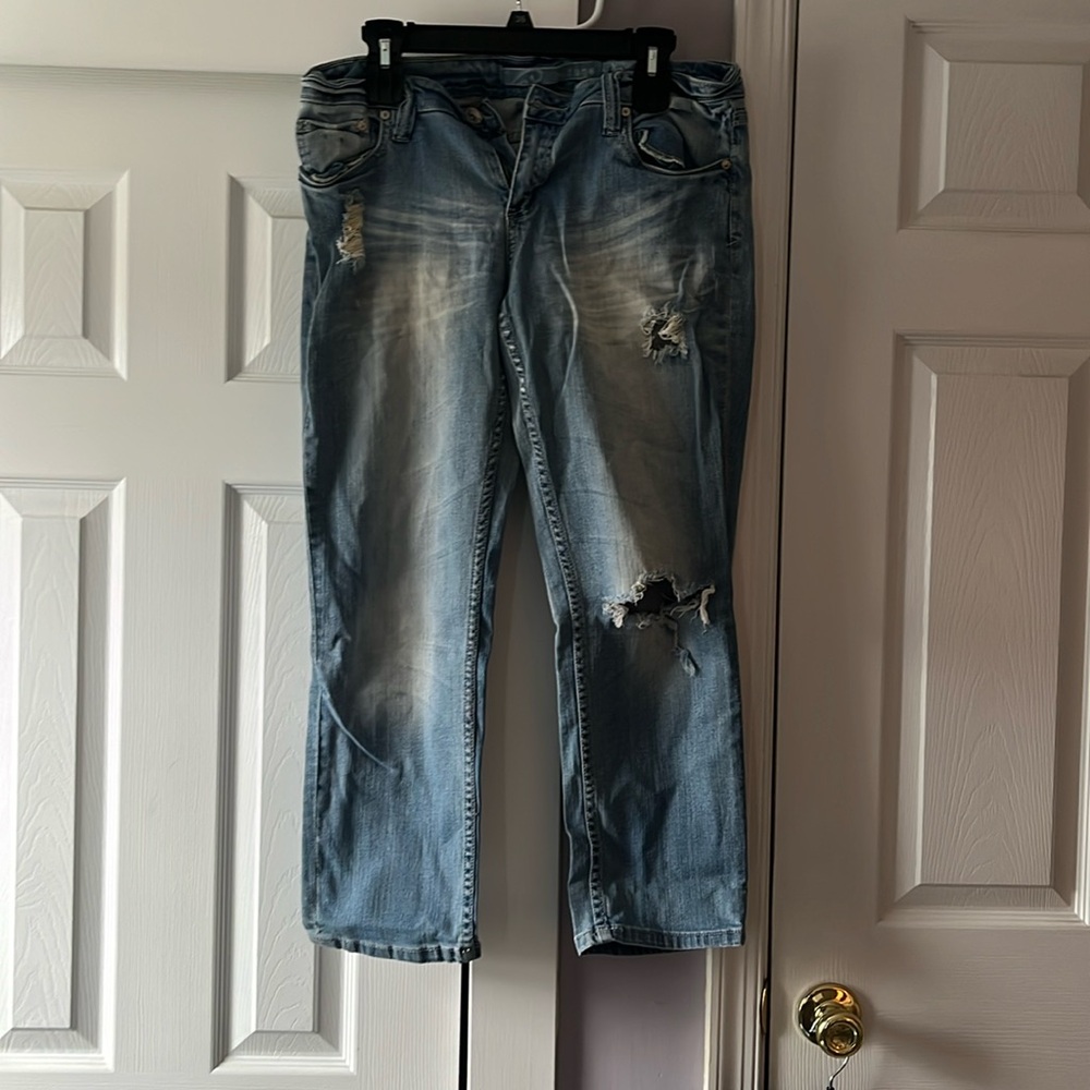 Ripped Capri Jeans
